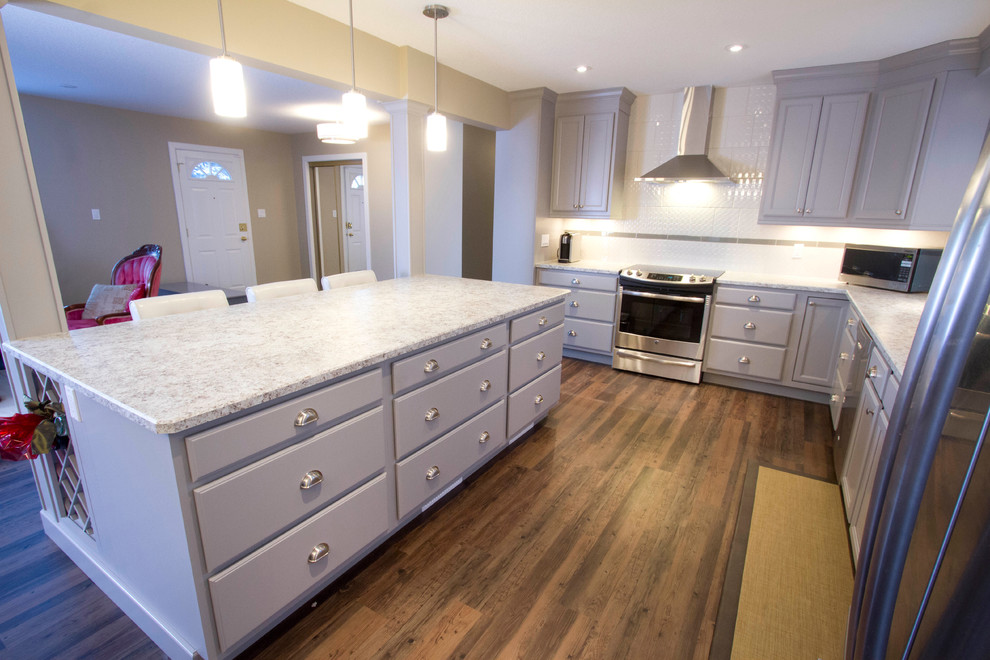 Home design - mid-sized traditional home design idea in Edmonton