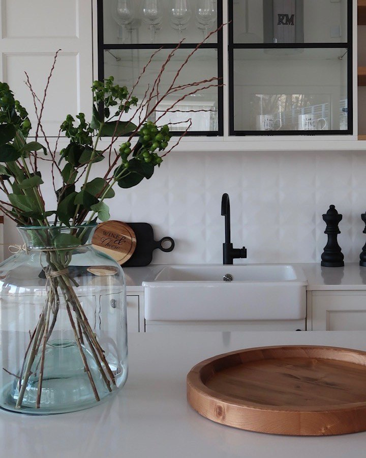 Белая кухня с Noble Supreme White от Technistone