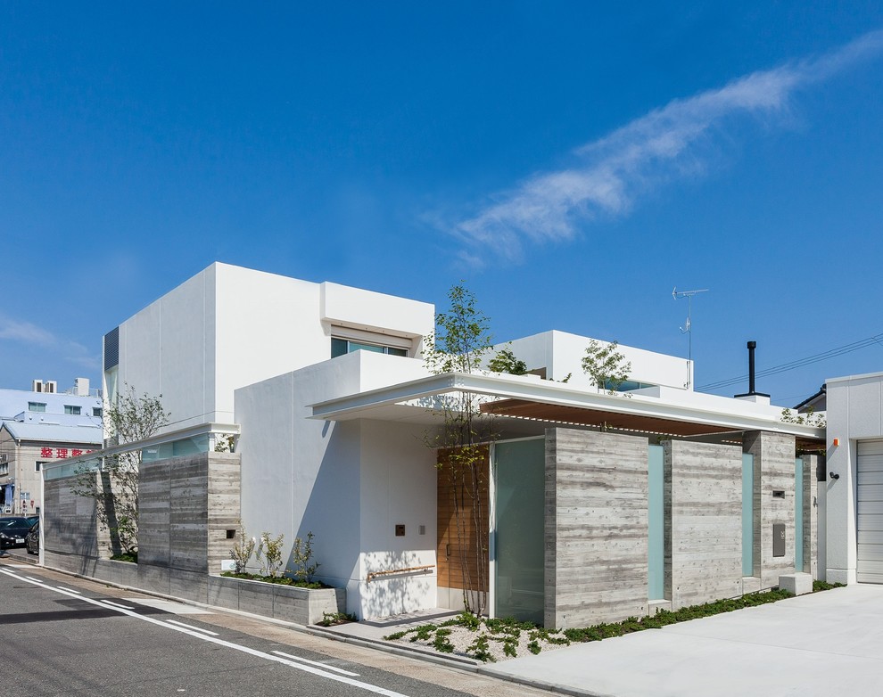 Inspiration for a contemporary home design remodel in Nagoya