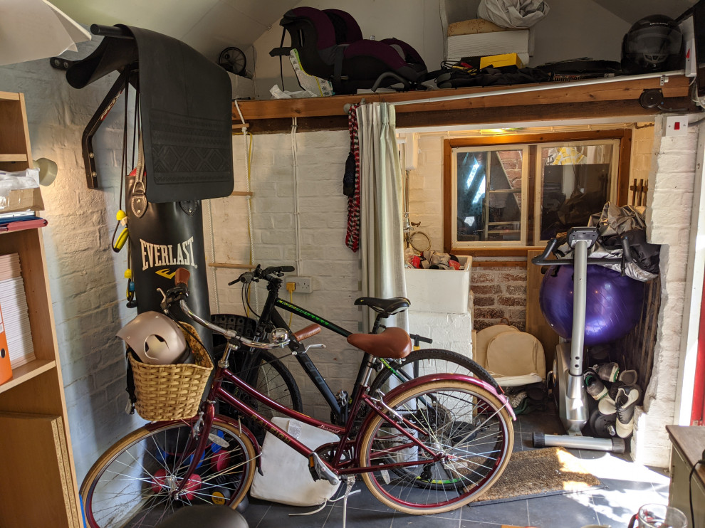 Idee per piccoli garage e rimesse indipendenti contemporanei con ufficio, studio o laboratorio