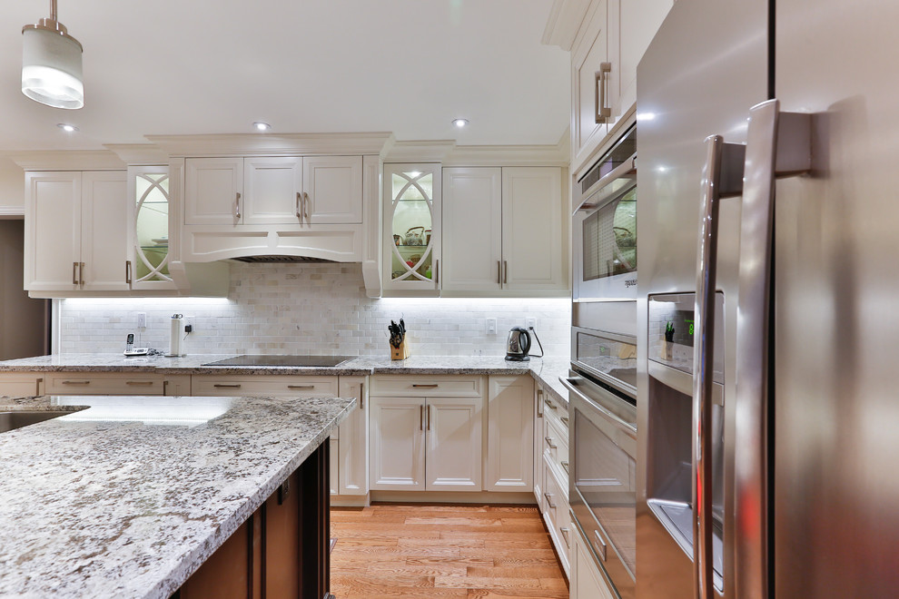 Inspiration for a transitional kitchen remodel in Toronto