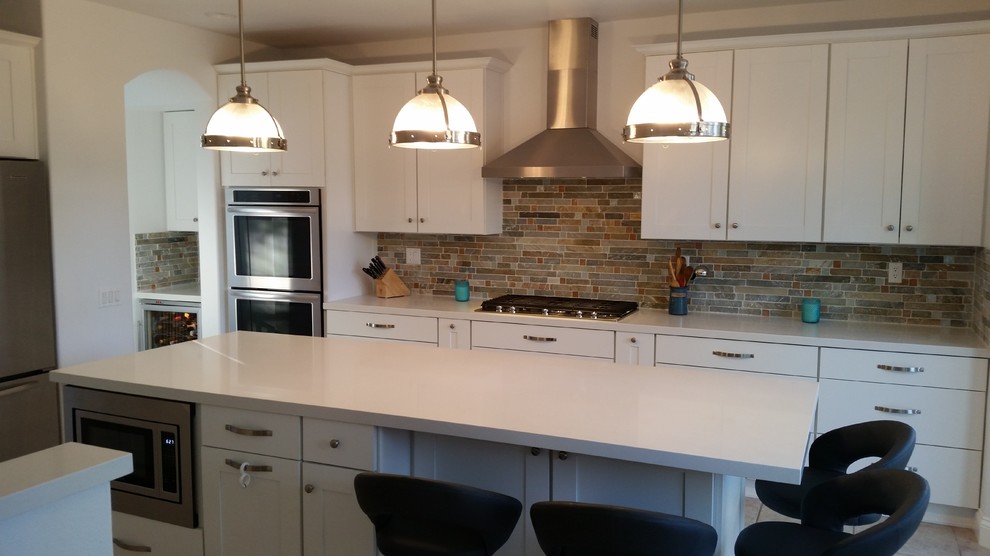 White Shaker kitchen cabinet with Slab drawers face