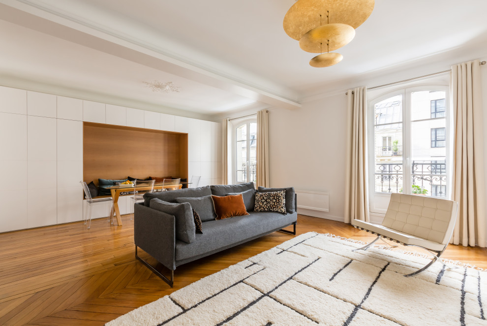 Cette photo montre un salon tendance.