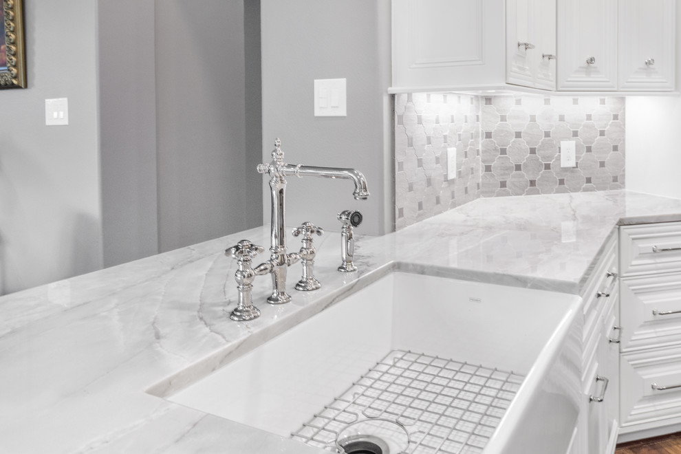 Inspiration for a transitional home design remodel in Houston
