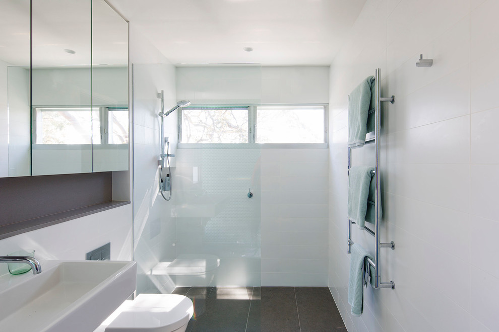 Inspiration for a mid-sized contemporary master bathroom in Sydney with a one-piece toilet, white tile, ceramic tile and a wall-mount sink.