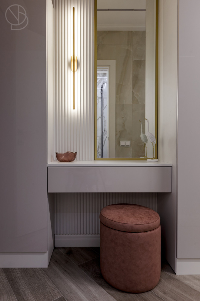 Прихожая, туалетный столик и шкаф