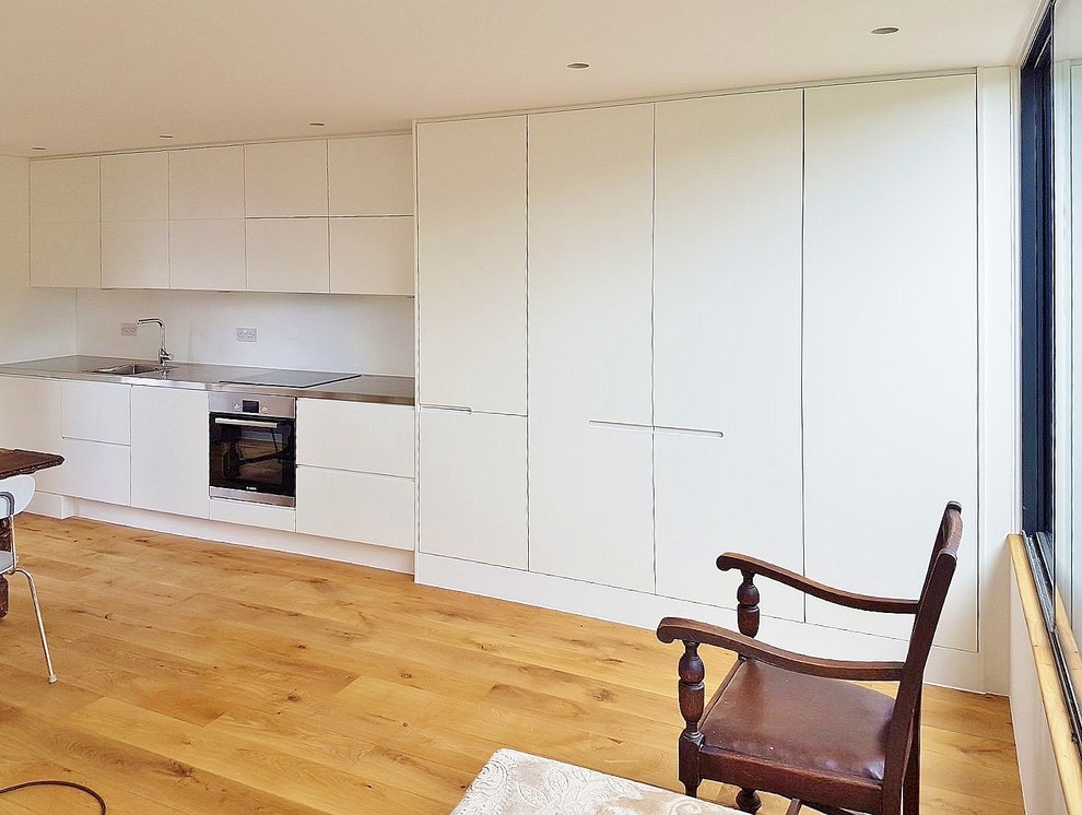 White kitchen made to measure and style