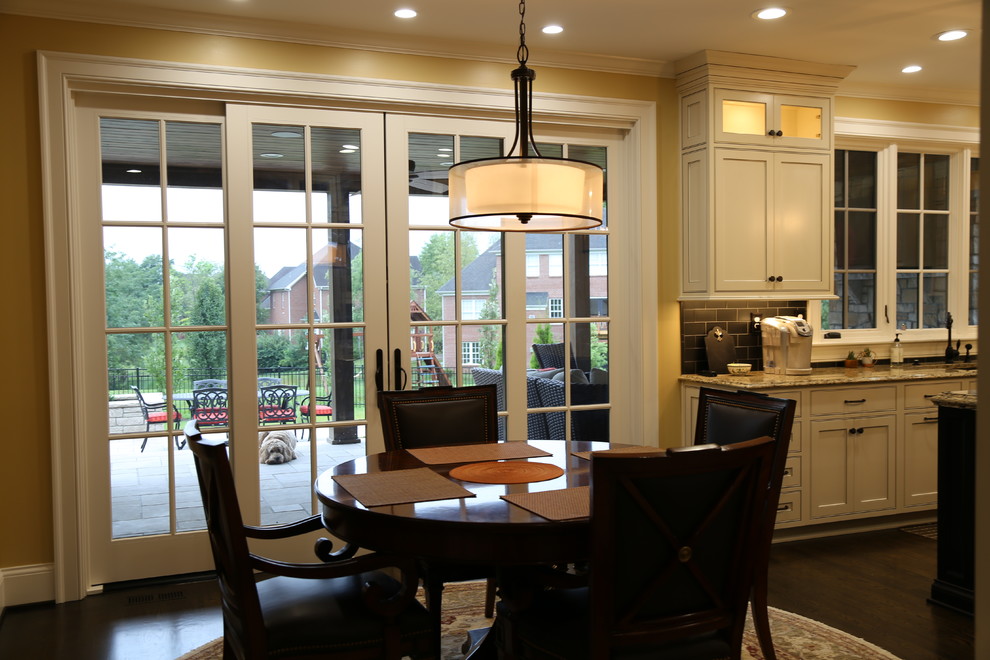 Transitional kitchen photo in Louisville