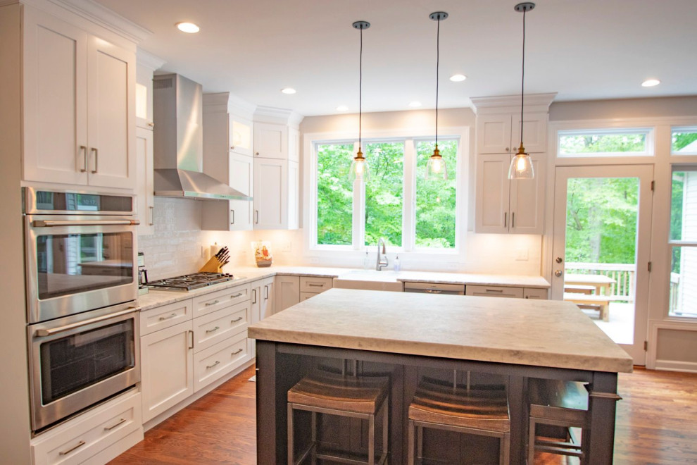 Example of a transitional kitchen design in DC Metro