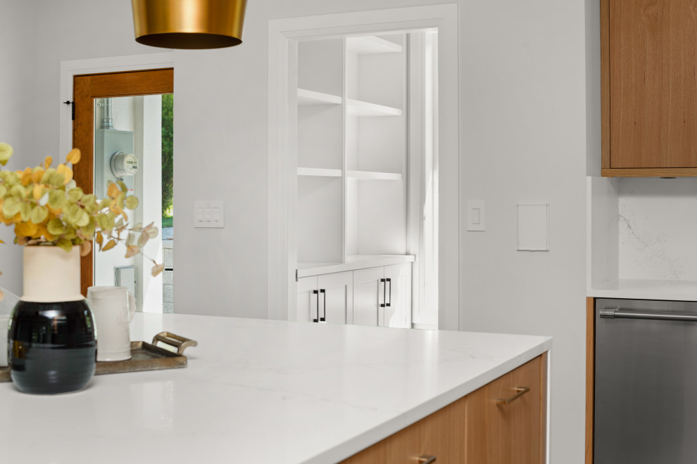 Example of a transitional home design design in Vancouver