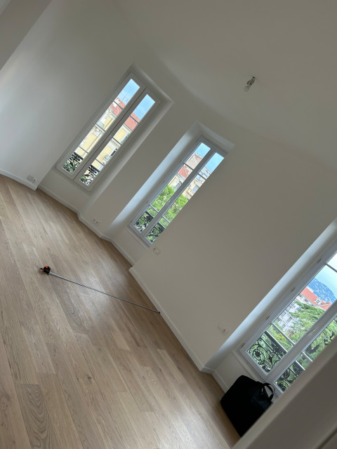 Triangular bedroom layout 