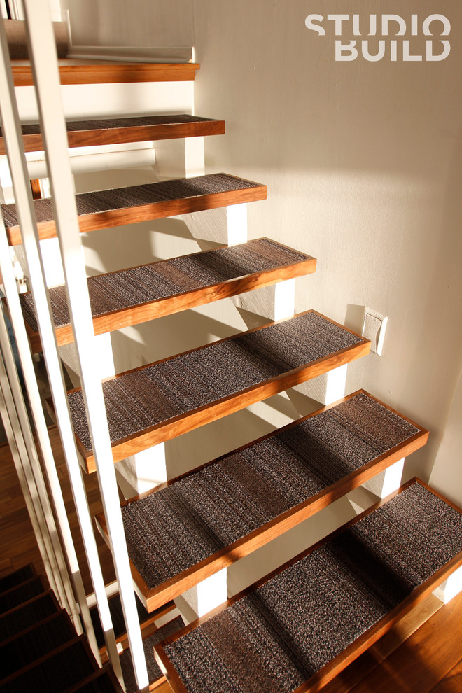Design ideas for a modern staircase in Kansas City.