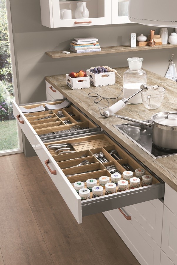 Кухня с медным акцентом