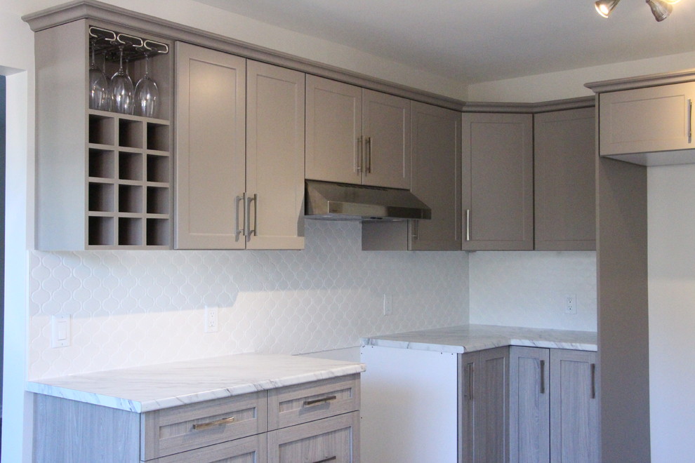 Inspiration for a mid-sized rustic u-shaped porcelain tile eat-in kitchen remodel in Toronto with a double-bowl sink, shaker cabinets, gray cabinets, laminate countertops, white backsplash, porcelain backsplash and a peninsula