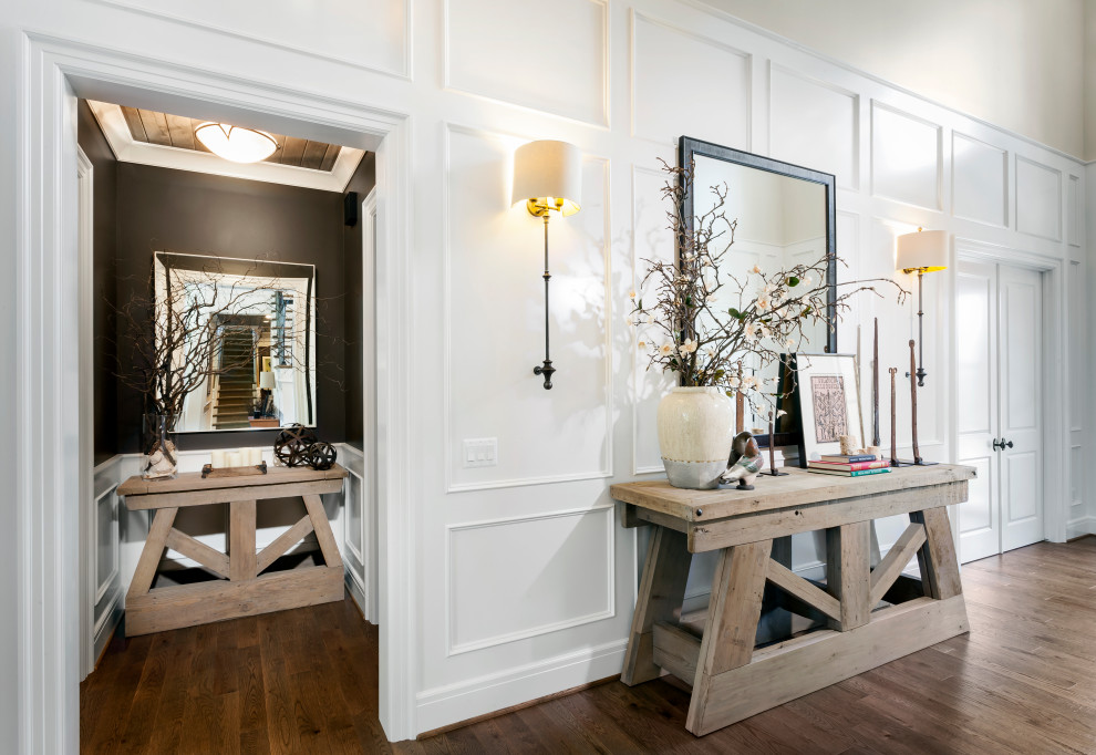 Transitional home design photo in Detroit