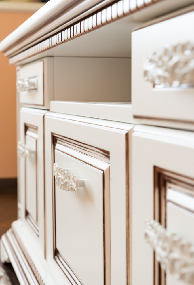 Шкафы и тумбы