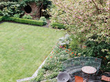 Contemporary Landscape by The Botanical Gardener Ltd