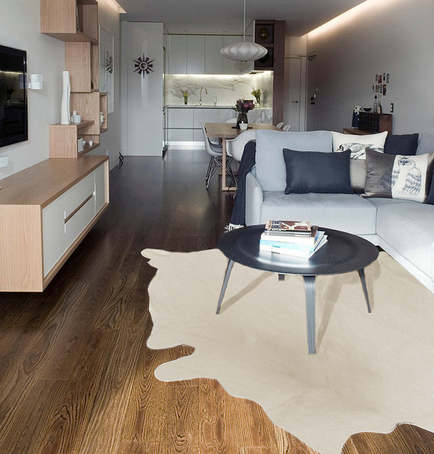 Geneva Cowhide Rug, 5'x7' Southwestern Novelty Rugs by Value