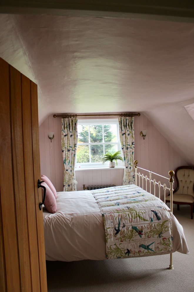 Inspiration for a classic bedroom in Essex.