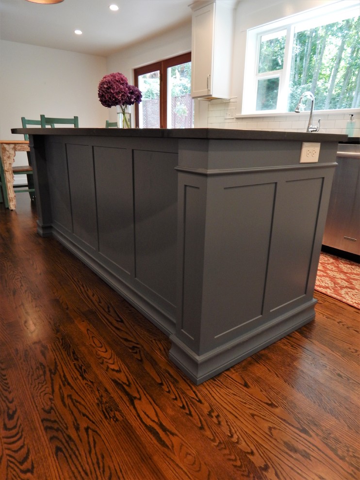 Home design - transitional home design idea in Seattle