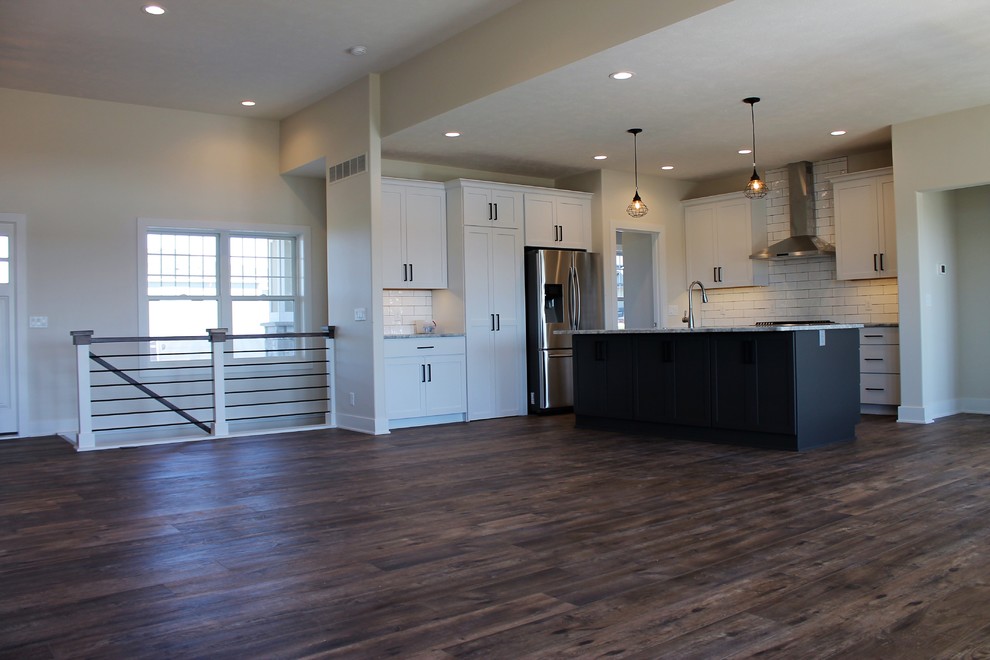 Kitchen - transitional kitchen idea