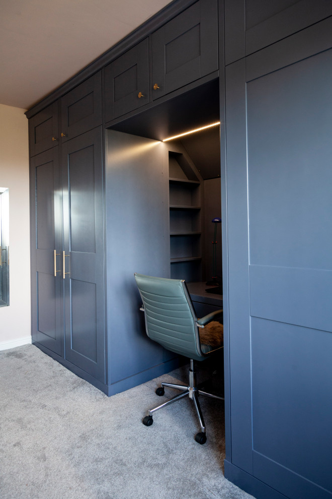 Wardrobe with integrated desk Modern Closet Cardiff by MY Wood