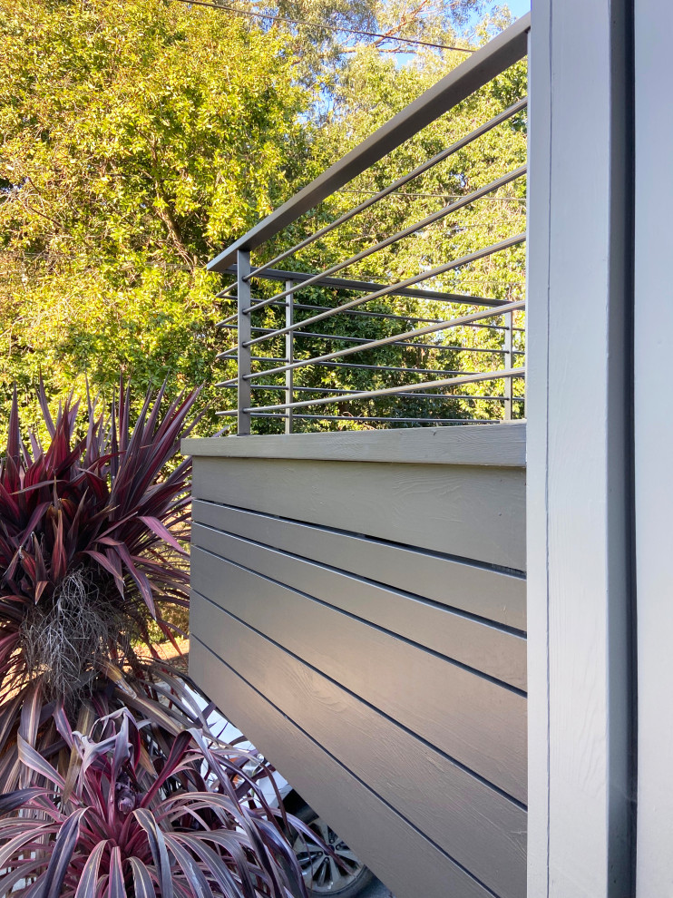 Beach style metal railing deck photo
