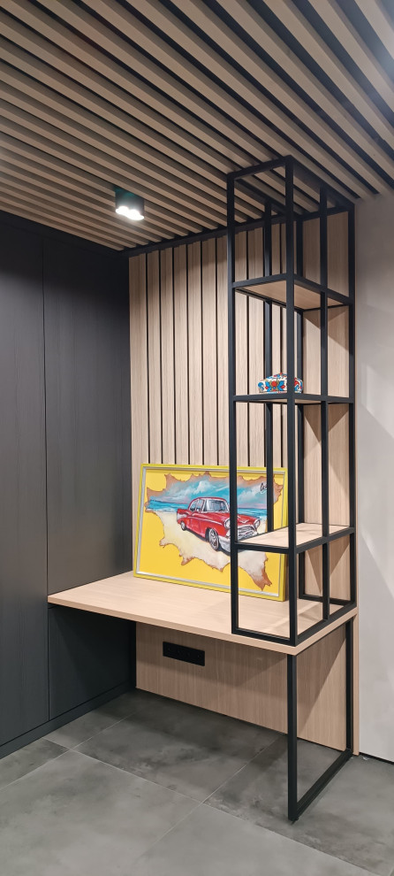 Дом  стоящий среди сосен