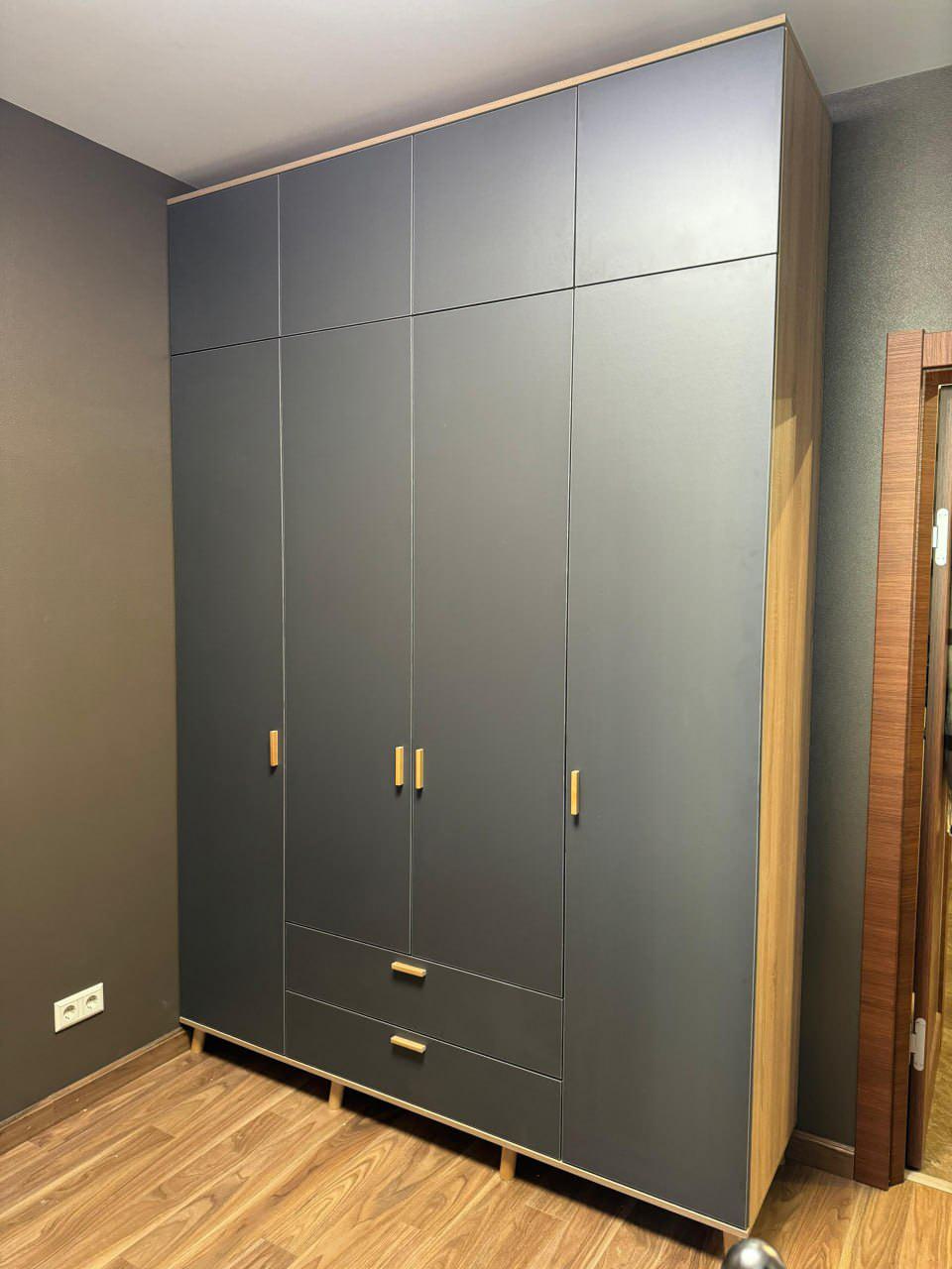 Распашные шкафы