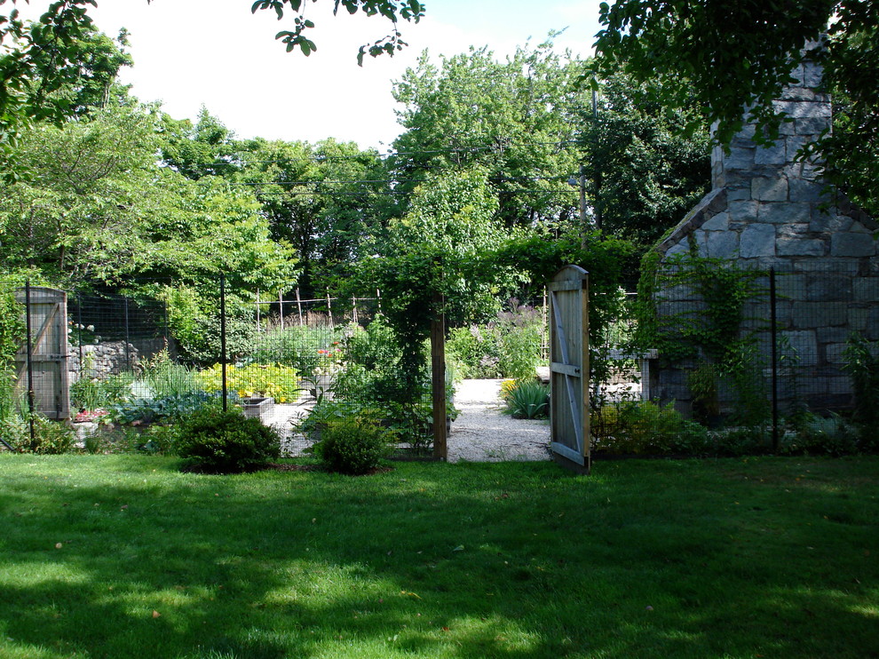 Inspiration for a large rustic home design remodel in New York