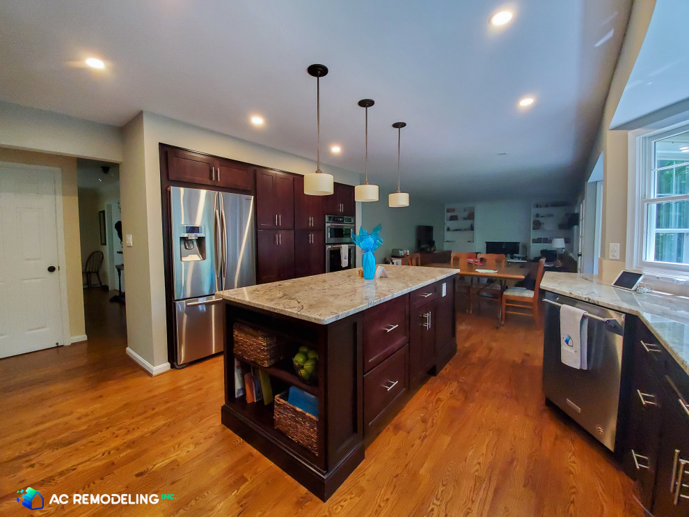 Transitional kitchen photo in DC Metro