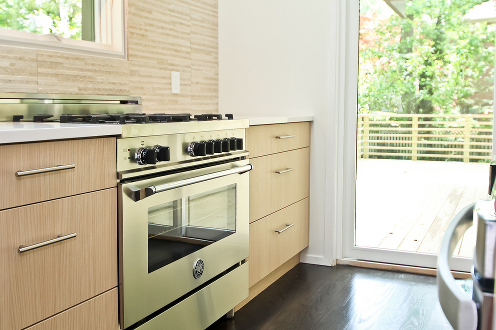 Modern Kitchen with Built in Range