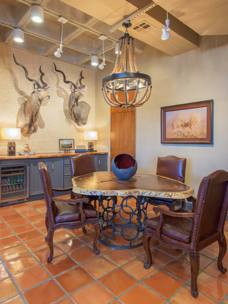 Example of a transitional home design design in Austin