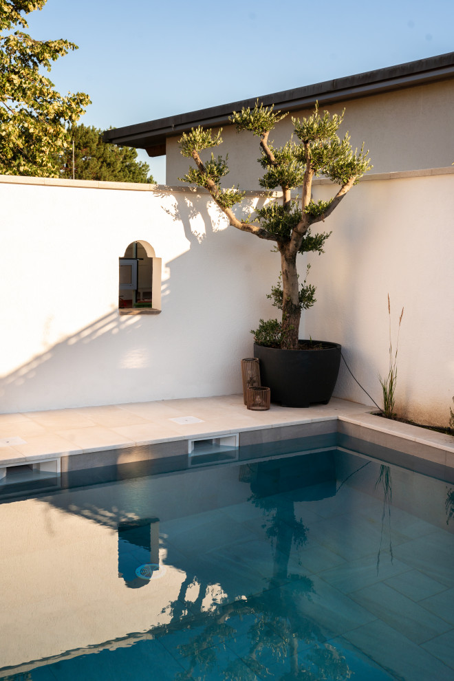 Moderner Pool in Sonstige