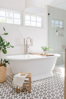 Bathroom of the Week: Serene, Light-Filled Retreat (6 photos)
