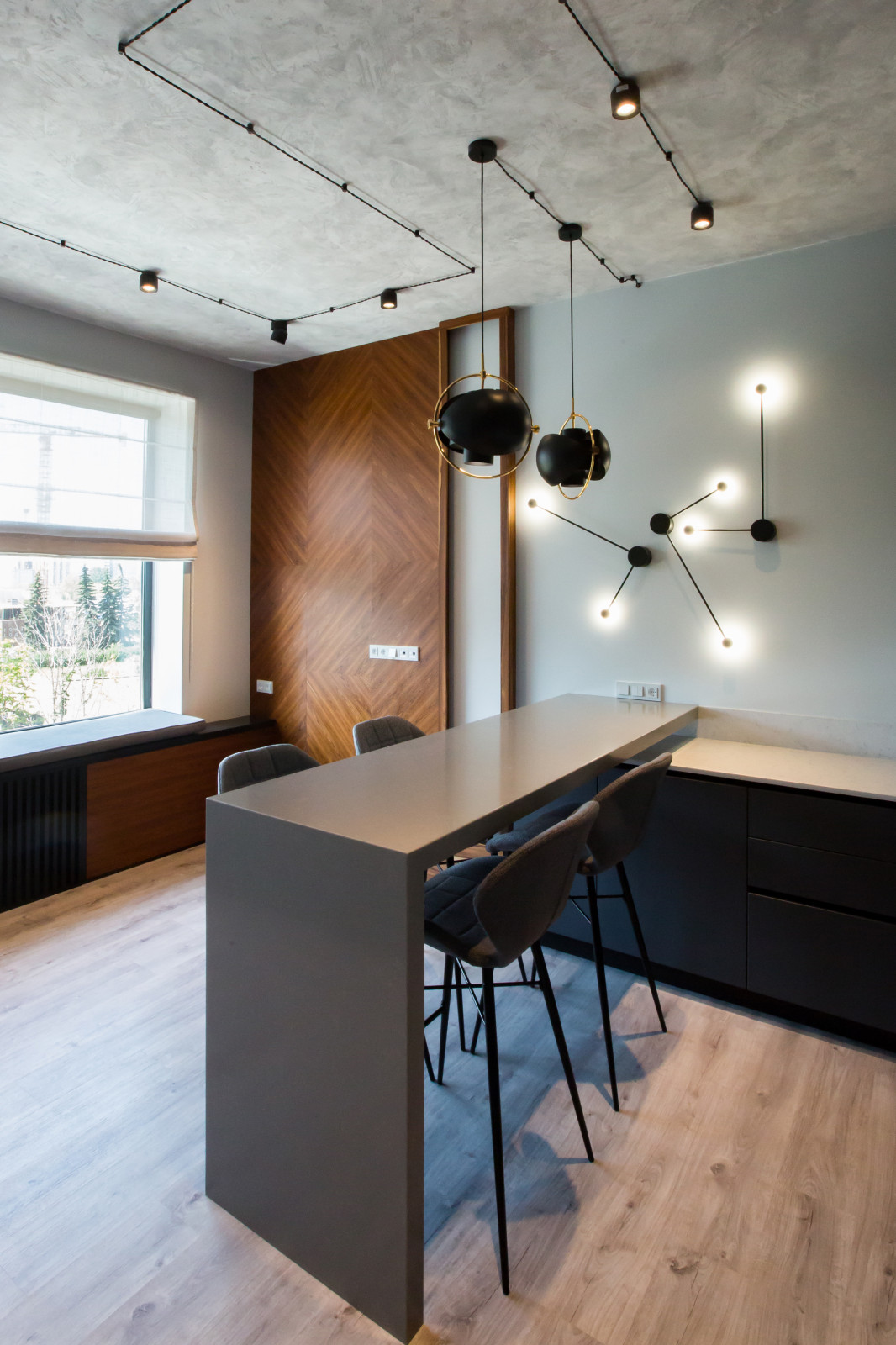 Кухня из пластика и шпона в ЖК Символ