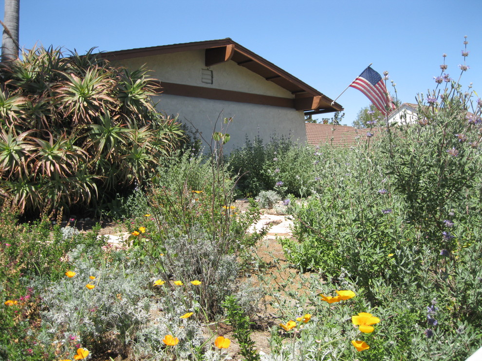 Photo of a small mediterranean exterior in Orange County.