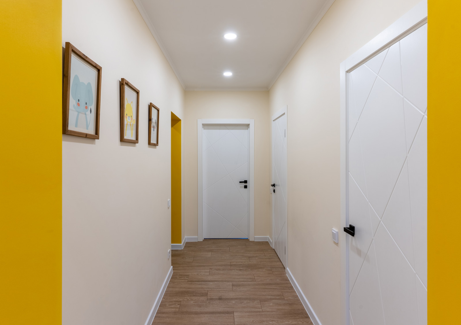 Яркий дом для молодой семьи