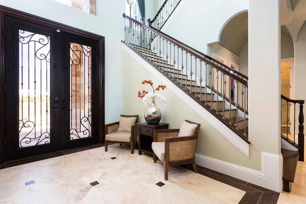 Example of a transitional staircase design in Orlando