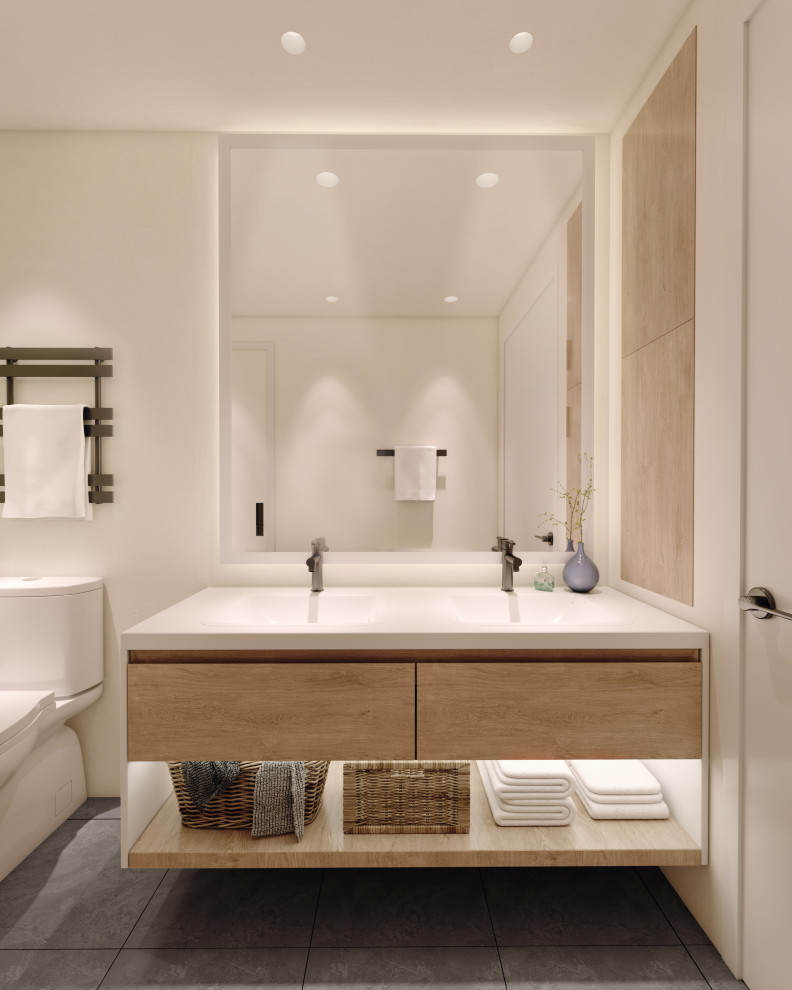 Inspiration pour une salle de bain design en bois clair de taille moyenne avec un placard à porte plane, une baignoire posée, un combiné douche/baignoire, WC à poser, un carrelage blanc, des carreaux de porcelaine, un mur blanc, un sol en carrelage de céramique, un lavabo encastré, un plan de toilette en quartz modifié, un sol gris, une cabine de douche à porte battante, un plan de toilette blanc, une niche et meuble-lavabo suspendu.