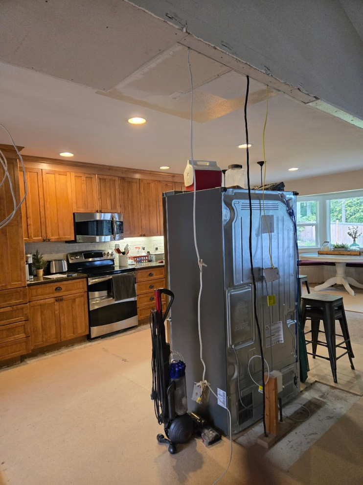 Gig Harbor Kitchen & Primary Bathroom