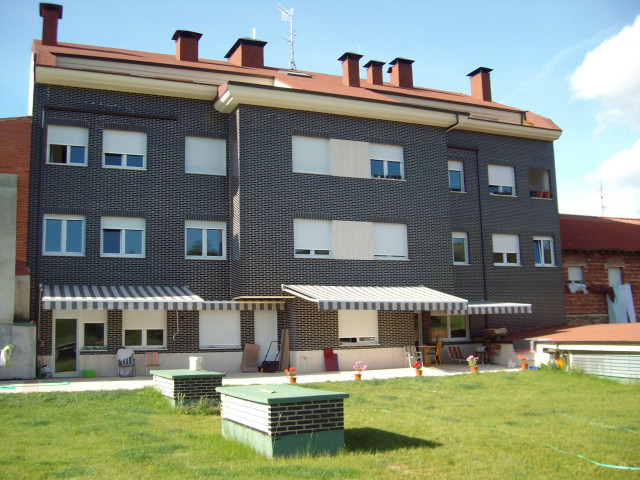 Edificio Plurifamiliar de Protecci&oacute;n Oficial modern-exterior