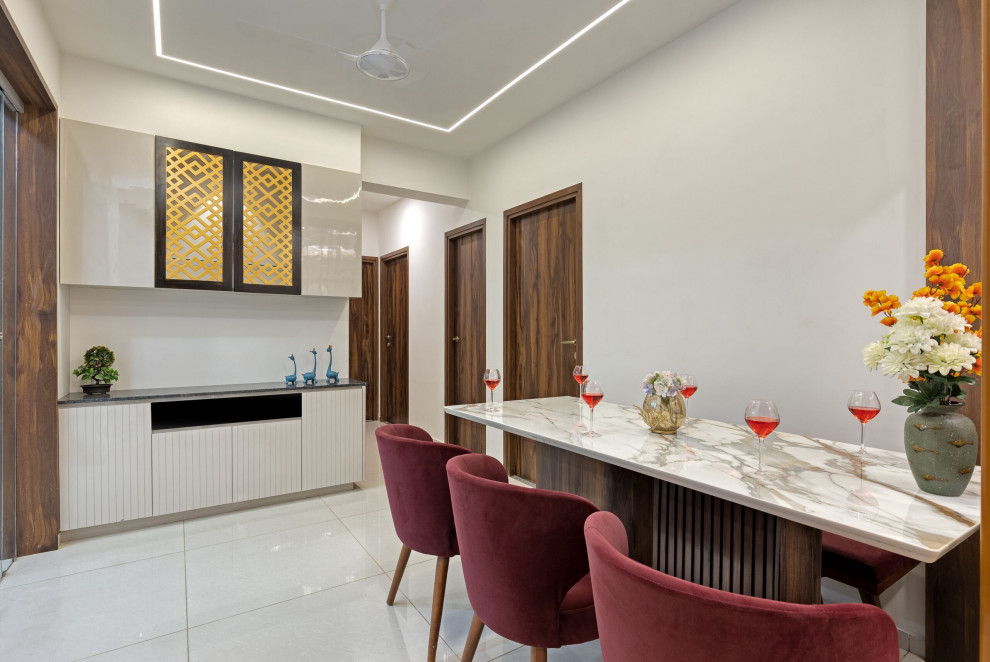 Contemporary home bar in Ahmedabad.