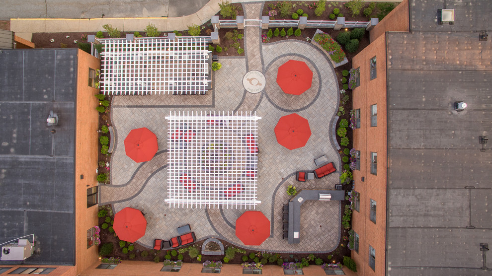 Wilmington, Massachusetts Courtyard