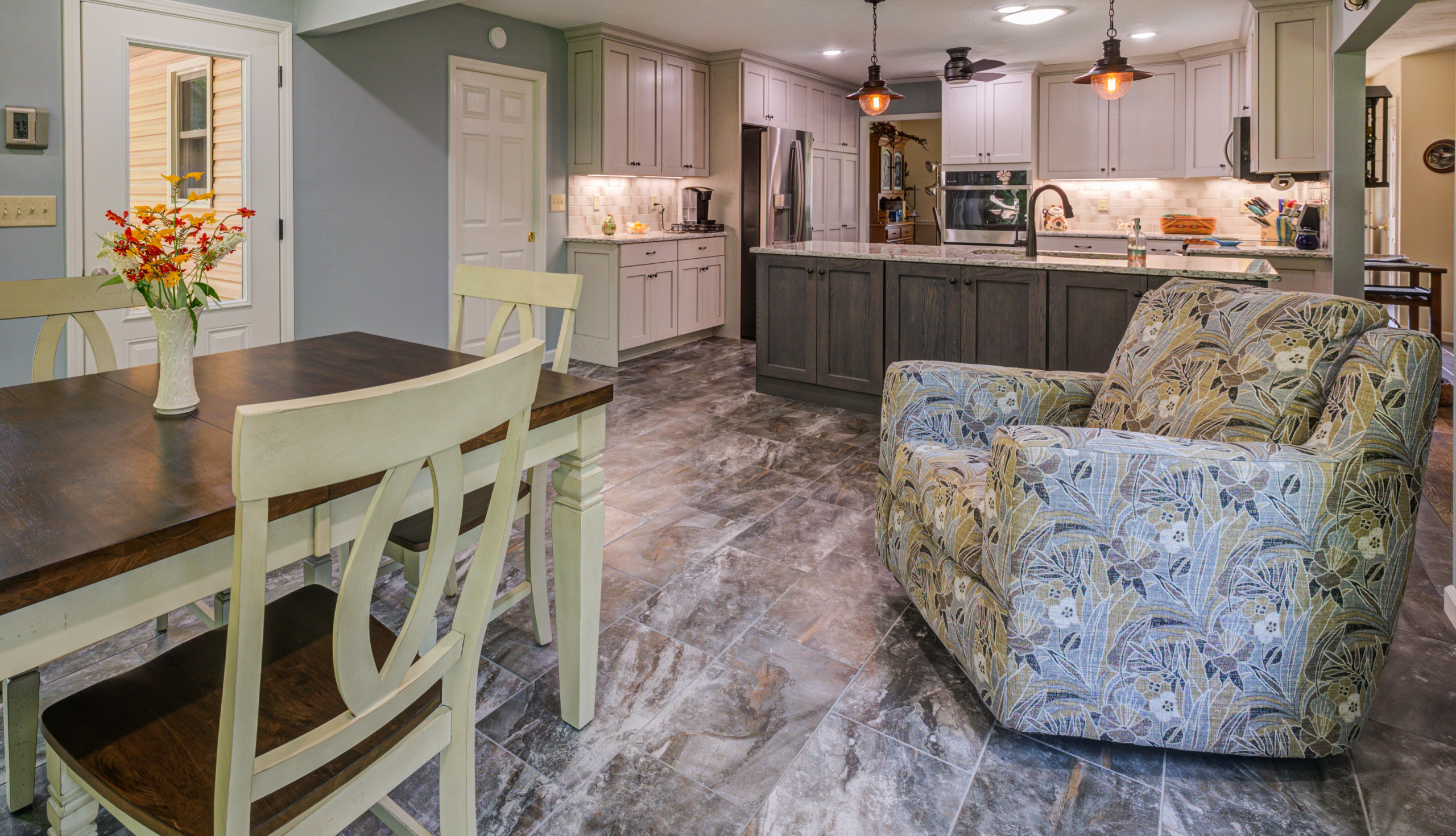 175 Forest View Dr - Four Season Room / Kitchen