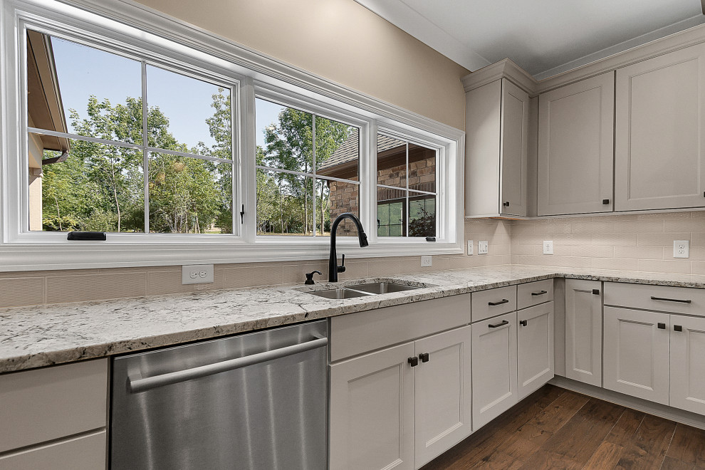 Inspiration for a transitional kitchen remodel in Columbus