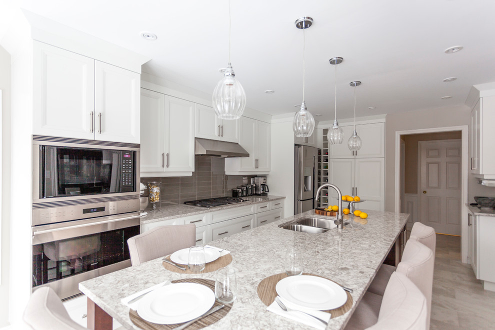 Transitional kitchen photo in Toronto