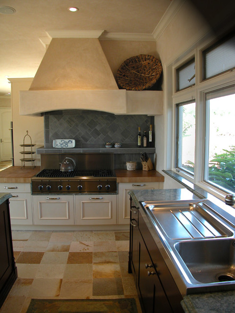 Old World Style Kitchens tropisch-kueche