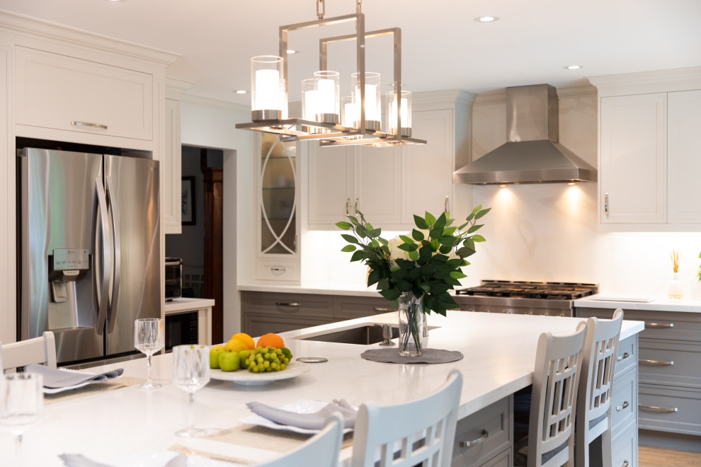 Example of a transitional kitchen design in Toronto