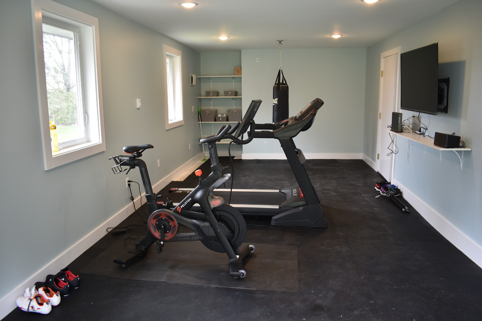 This is an example of a traditional home gym in Burlington.